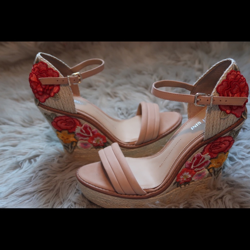 Brand new never worn Gianni Bini